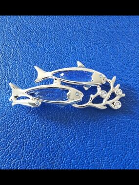 Monet Silver-Tone Double Fish Brooch Blue Crystal Rhinestone Vintage Pin
Stunnin